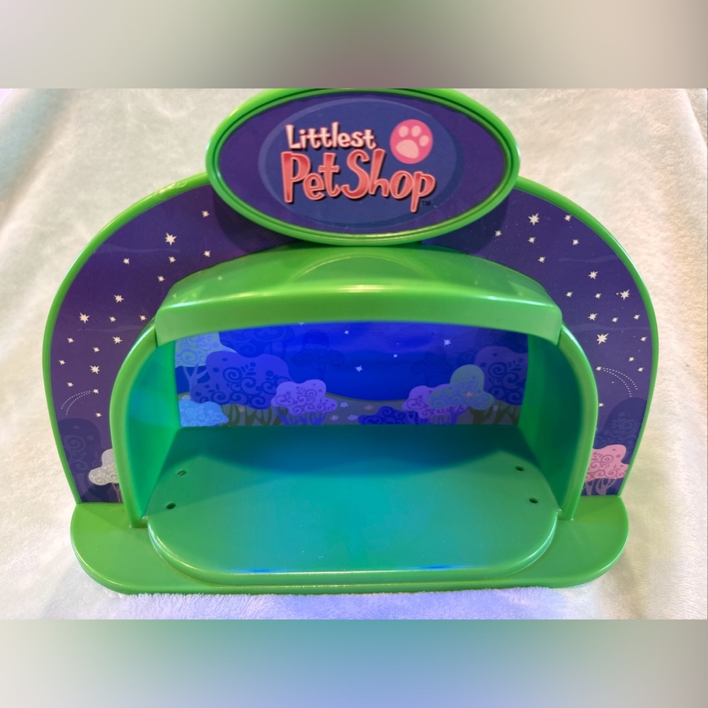 2007 Littlest Pet Shop Light Up Diorama Cozy Campfire Camping Playset Works LPS